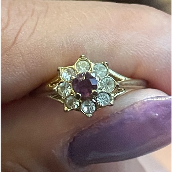 Gold Flower Ring Size 4 - Picture 3 of 4